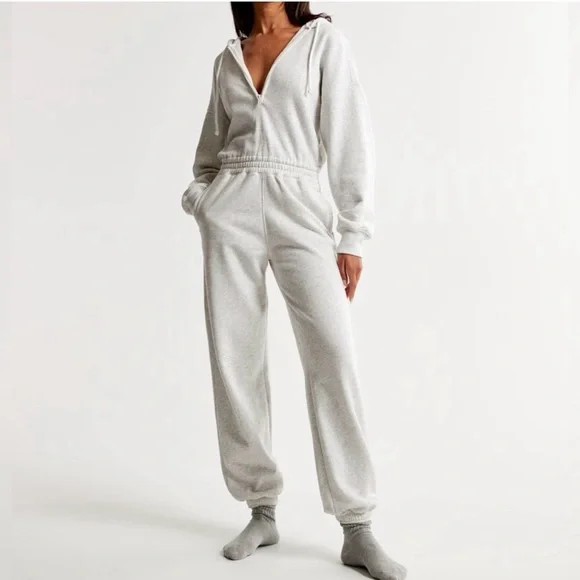 Abercrombie & Fitch Heather Light Gray Hooded Zip-Front Jumpsuit - Picture 6 of 9